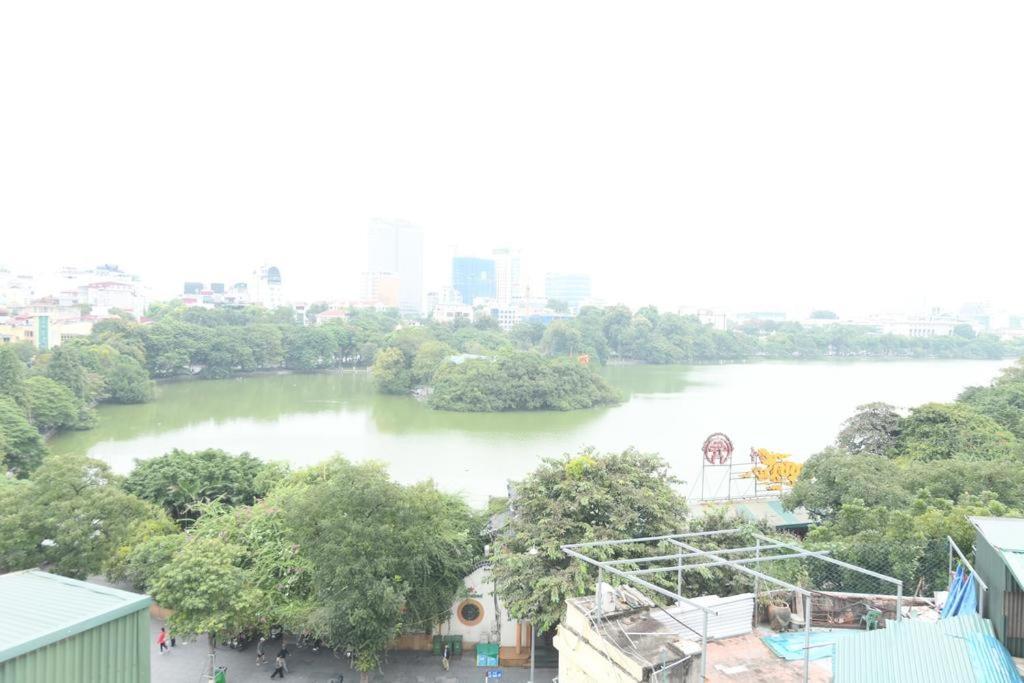 Hoan Kiem Lake View — Photos 3